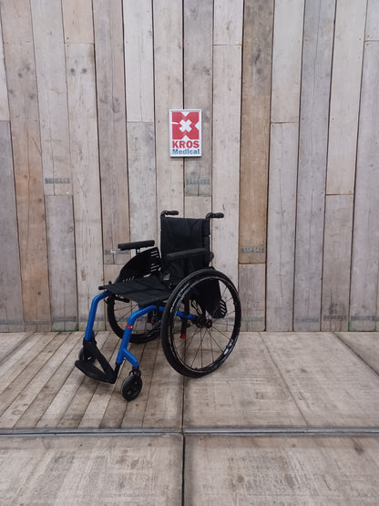 Aktivní vozík Küschall - AA - lehce použitý - pevný rám - šíře sedu 45cm