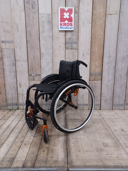 Aktivní vozík Quickie Helium - AC - lehce použitý - pevný rám - šíře sedu 42cm