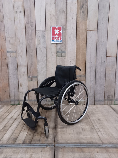 aktivní vozík Quickie Argon 2 - AG - lehce použitý - pevný rám - šíře sedu 46cm