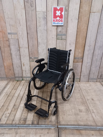 Aktivní vozík Quickie Argon 2 - AW - lehce použizý - pevný rám - šíře sedu 44cm