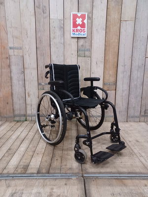 Aktivní vozík Quickie Argon 2 - AW - lehce použizý - pevný rám - šíře sedu 44cm