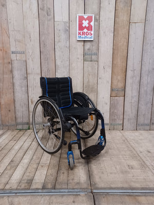 Aktivní vozík Quickie Helium pro jednu ruku - AY - použitý - pevný rám - šíře sedu 42cm