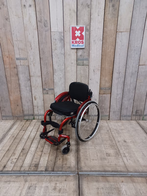 Aktivní vozík Quickie Helium - BA - lehce použitý - pevný rám - šíře sedu 40cm