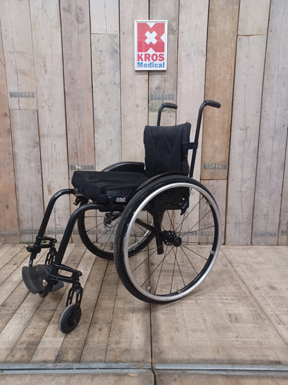 Aktivní vozík Küschall Advanced - BF - použitý lehce - pevný rám - šíře sedu 44cm