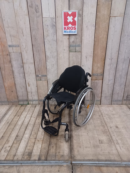 Aktivní vozík Quickie Helium - BI - použitý - pevný rám - šíře sedu 38cm