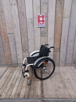 Aktivní vozík Quickie Helium - BR - lehce použitý - pevný rám - šíře sedu 40cm