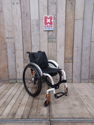 Aktivní vozík Quickie Helium - BR - lehce použitý - pevný rám - šíře sedu 40cm