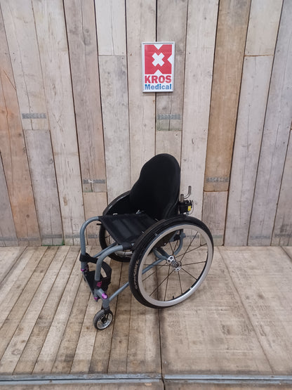 Aktivní vozík RGK - JT - lehce použitý - pevný rám - šíře sedu 34cm