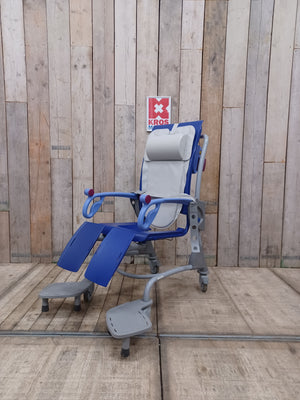 Elektrické sprchovací křeslo Arjo Carendo - 01 - použitý -