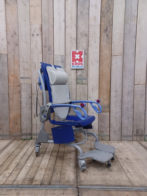 Elektrické sprchovací křeslo Arjo Carendo - 01 - použitý -