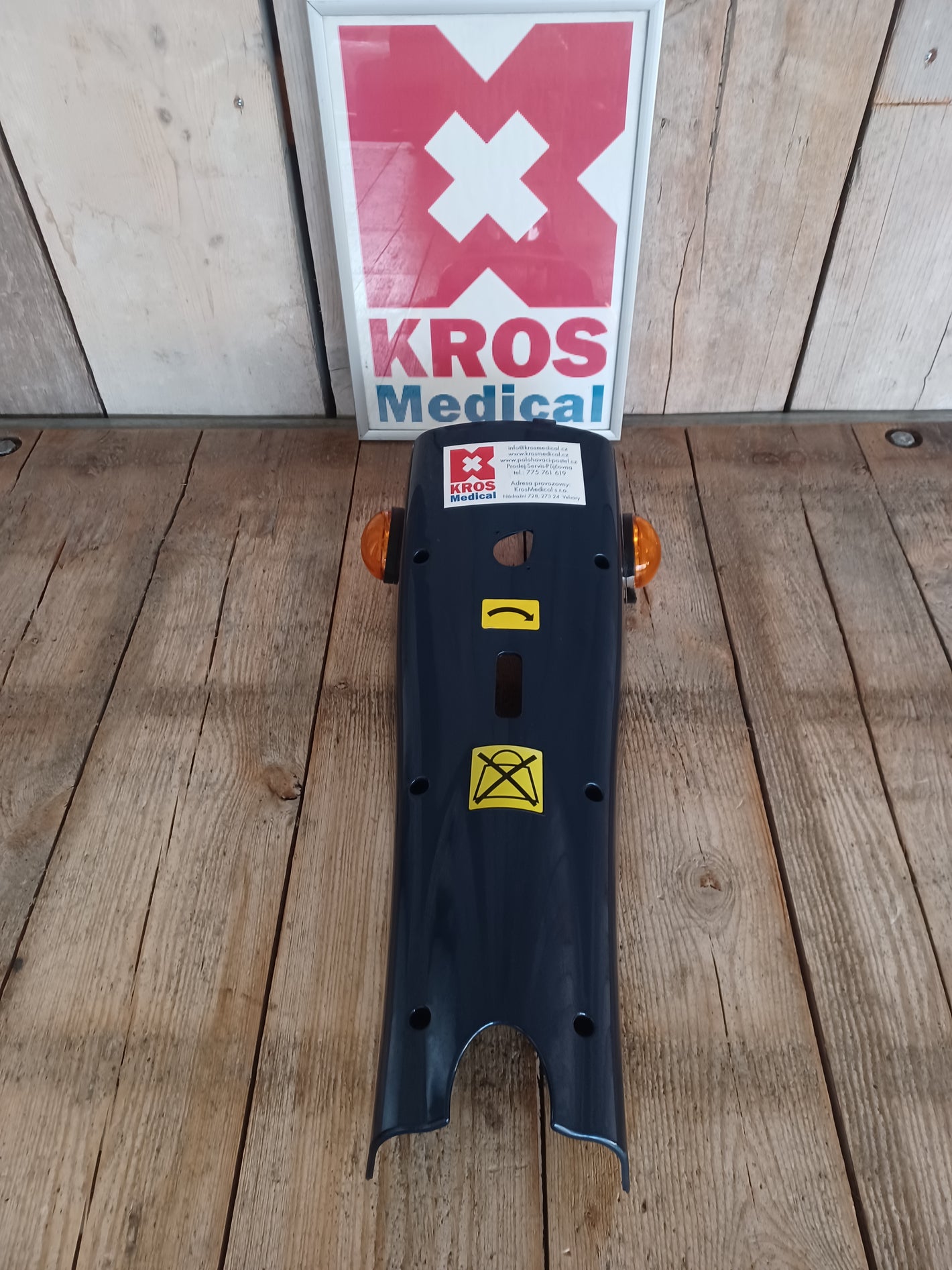 Plastový kryt sloupku řízení zadní pro elektrický invalidní skútr Streling Swift - použitý -