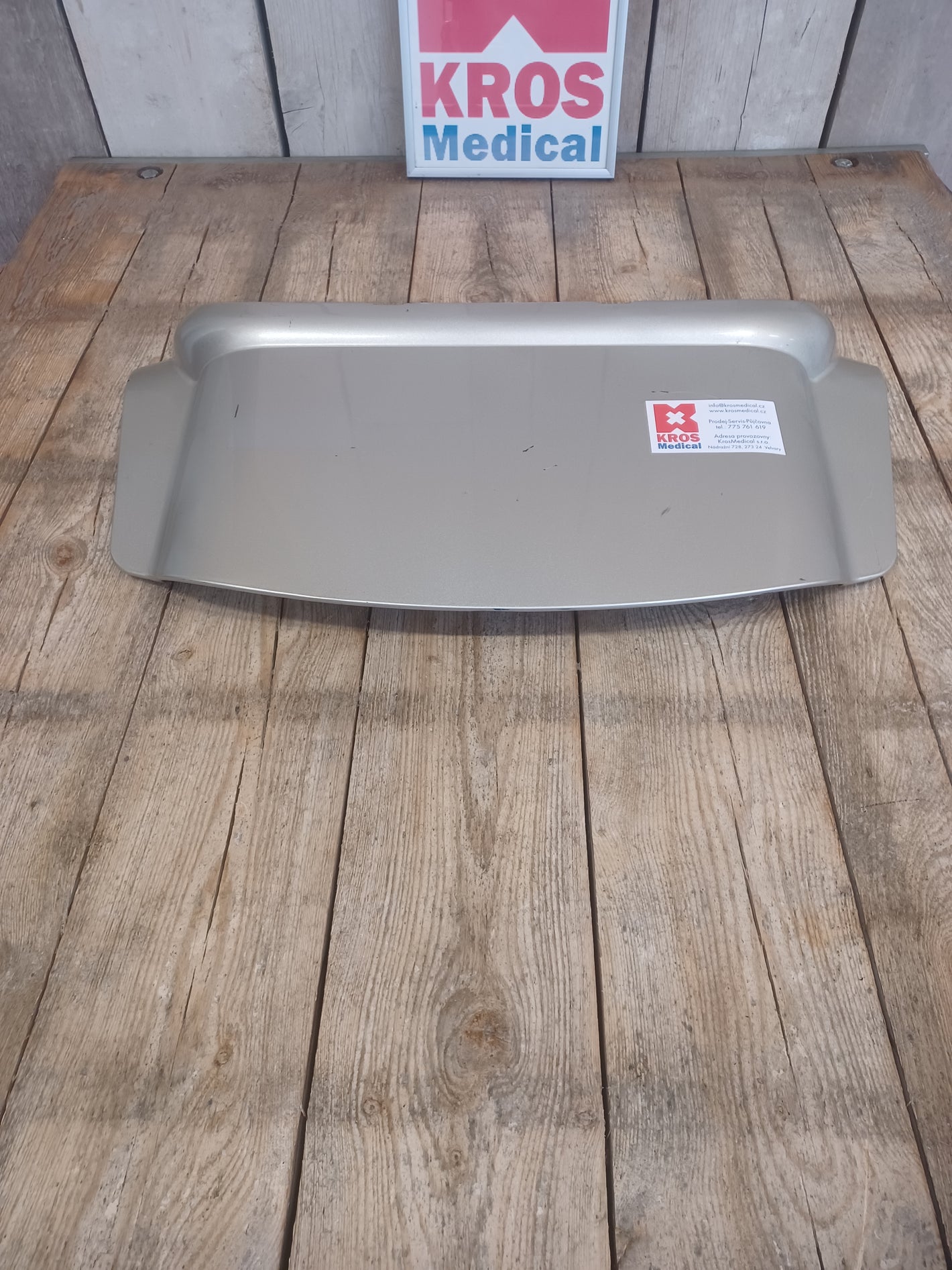 Plastový kryt zadních světel pro elektrický invalidní skútr Pride Zolar - použitý -