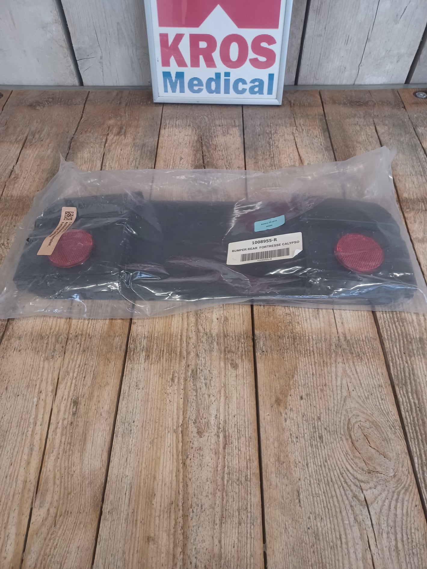 Zadní plastový nárazník s kovovou vzpěrou pro elektrický invalidní skútr Calypso Fortress - nový