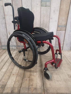 Aktivní vozík Quickie Helium - SU68 - zánovní - pevný rám -