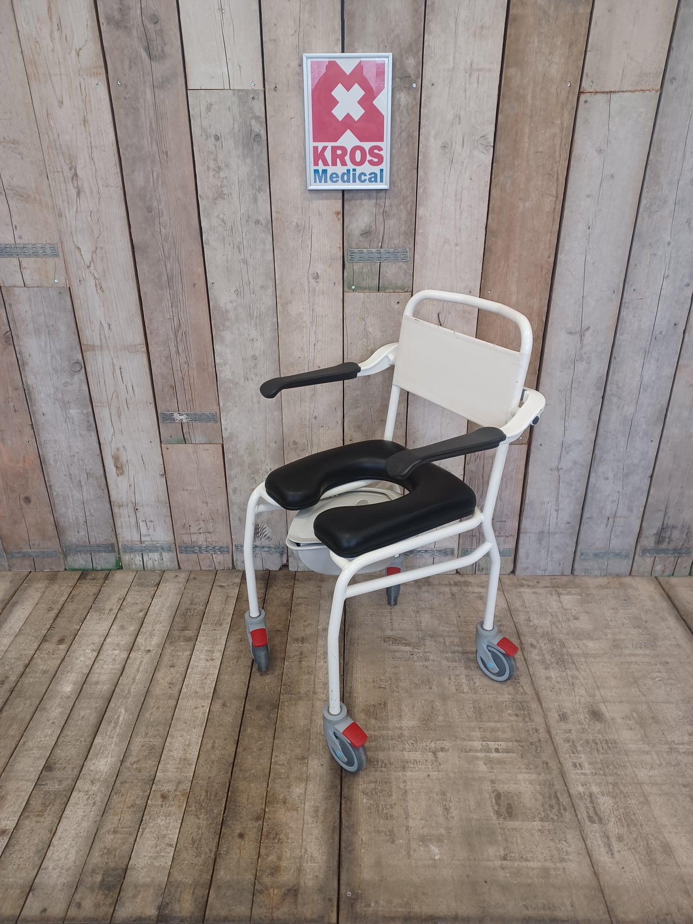 Sprchovací a WC židle Handicare - 01 - lehce použitá/repasovaná -