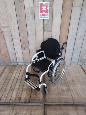 Aktivní vozík QUICKIE XENON 2 – šíře sedu 42 cm