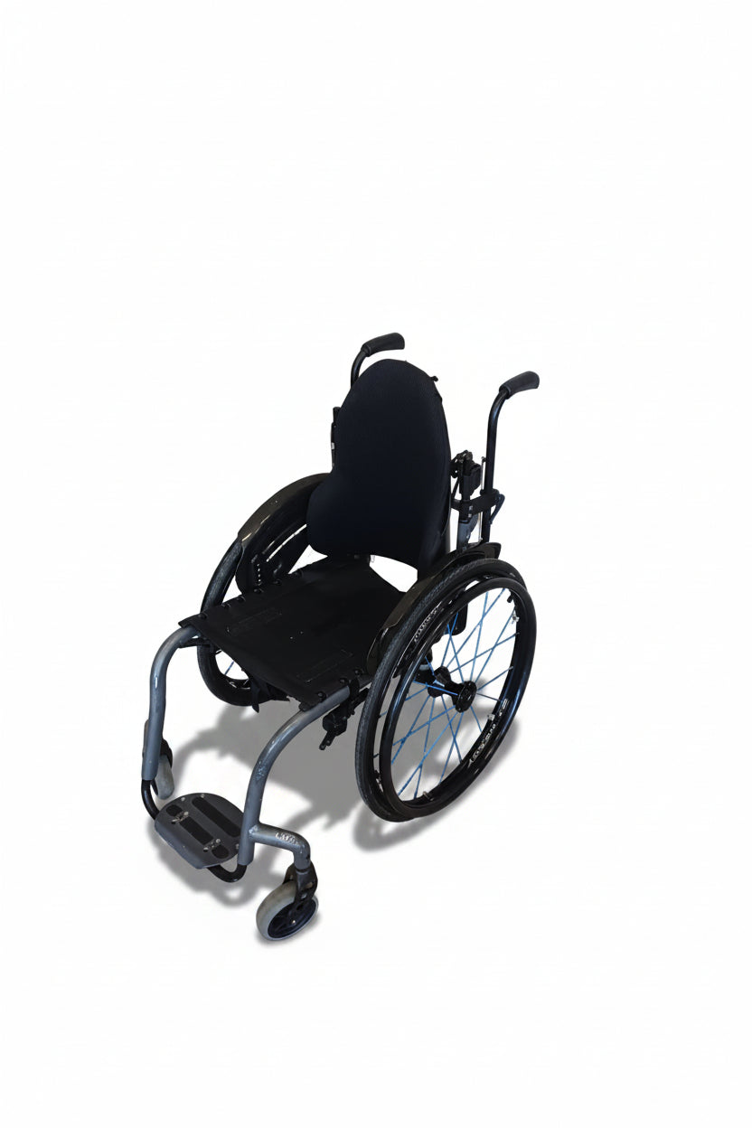 Aktivní vozík QUICKIE HELIUM – šíře sedu 38 cm
