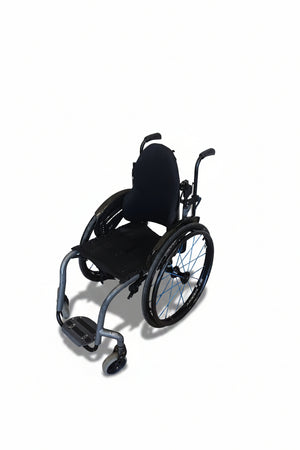 Aktivní vozík QUICKIE HELIUM – šíře sedu 38 cm