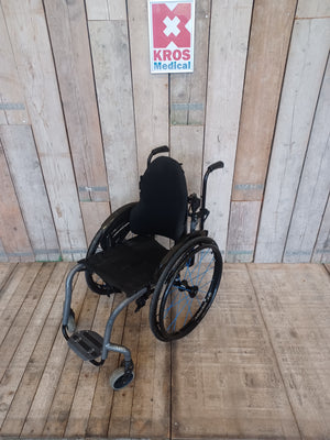 Aktivní vozík QUICKIE HELIUM – šíře sedu 38 cm