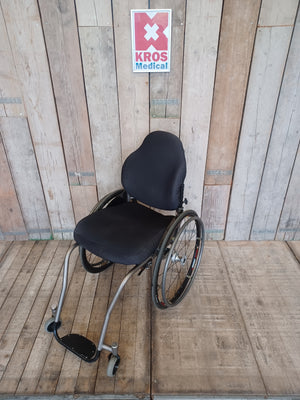 Aktivní vozík Hi Lite HLT3101 – titanový rám, šíře sedu 42 cm