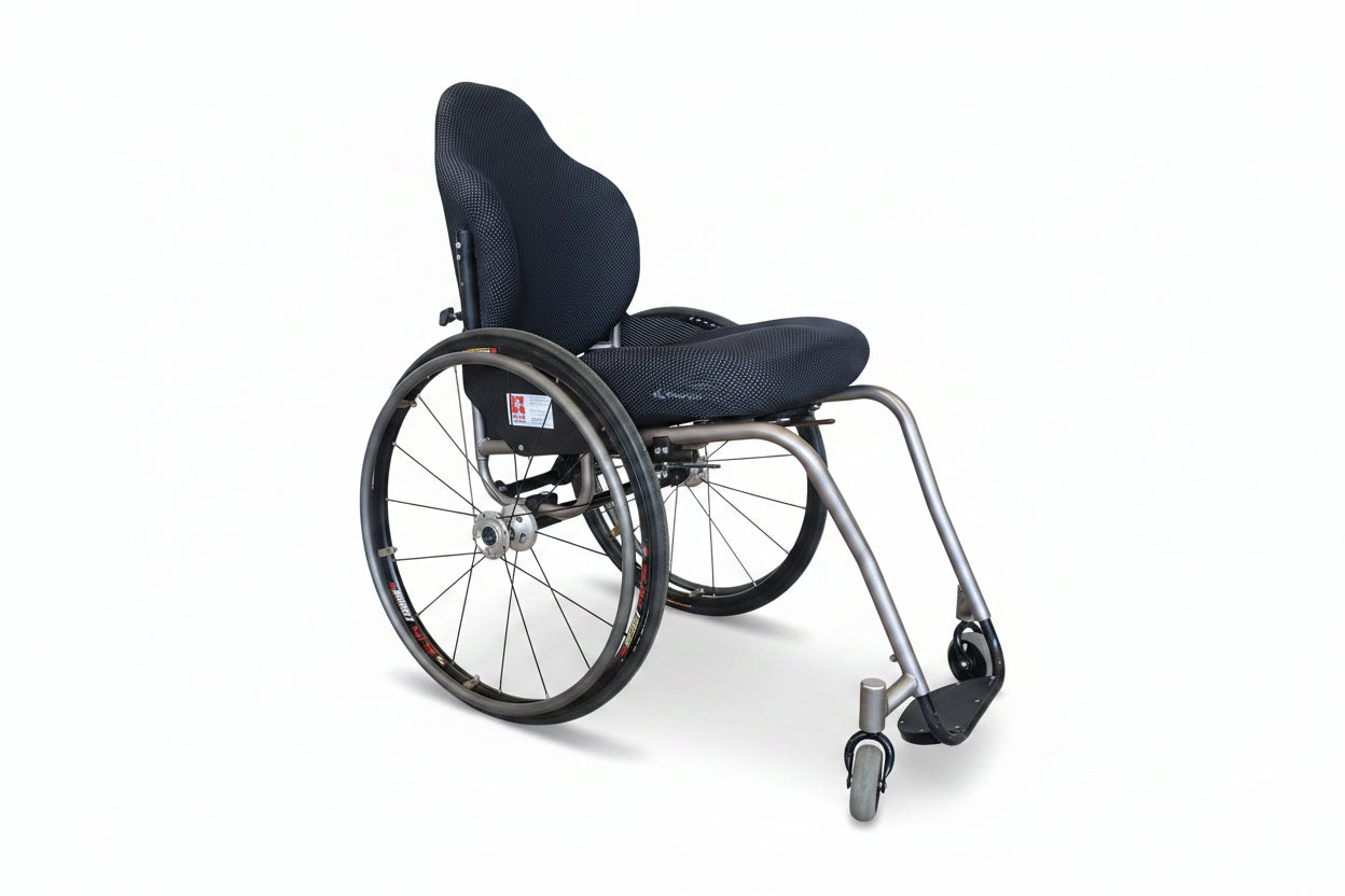 Aktivní vozík Hi Lite HLT3101 – titanový rám, šíře sedu 42 cm