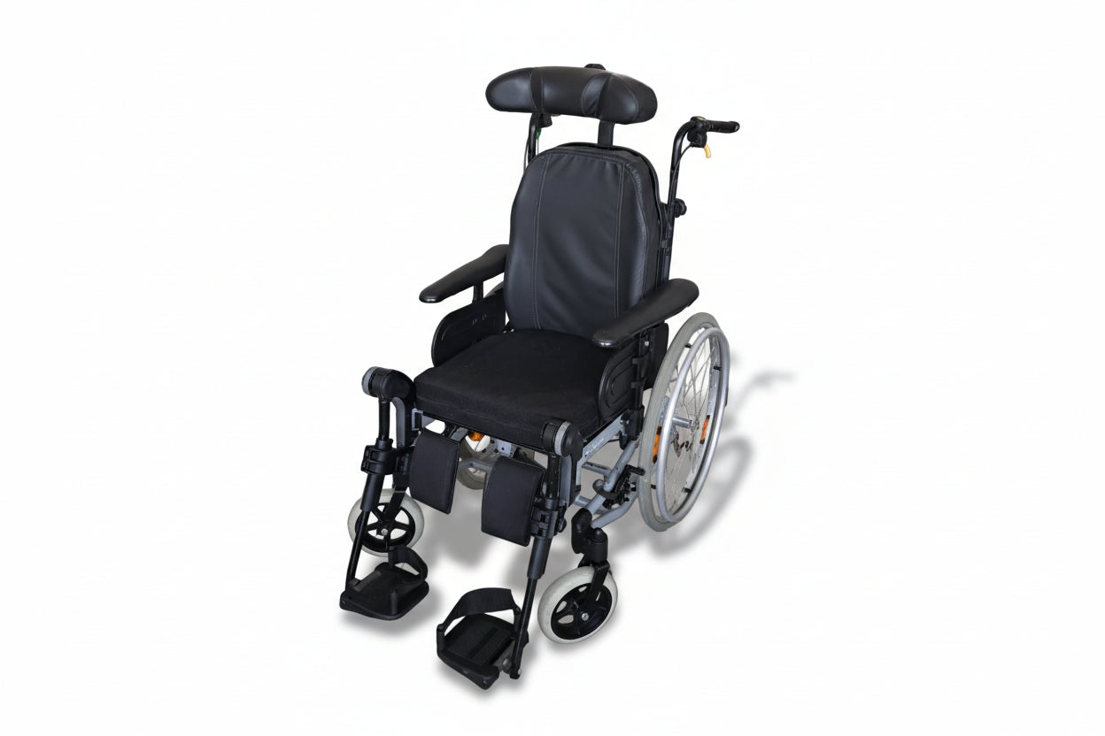 Polohovací mechanický vozík Invacare Rea Clematis - 01
