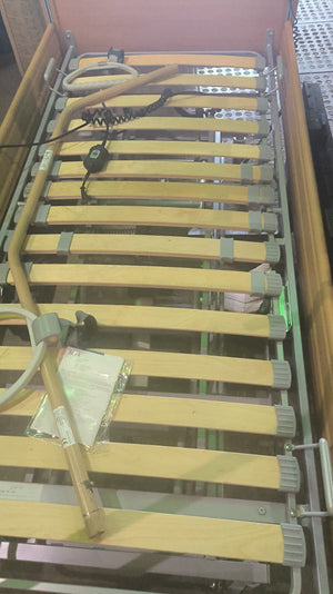 Elektrická polohovací postel  Bock Practico Lie Low 25/80  (dřevěný lamelový rošt)